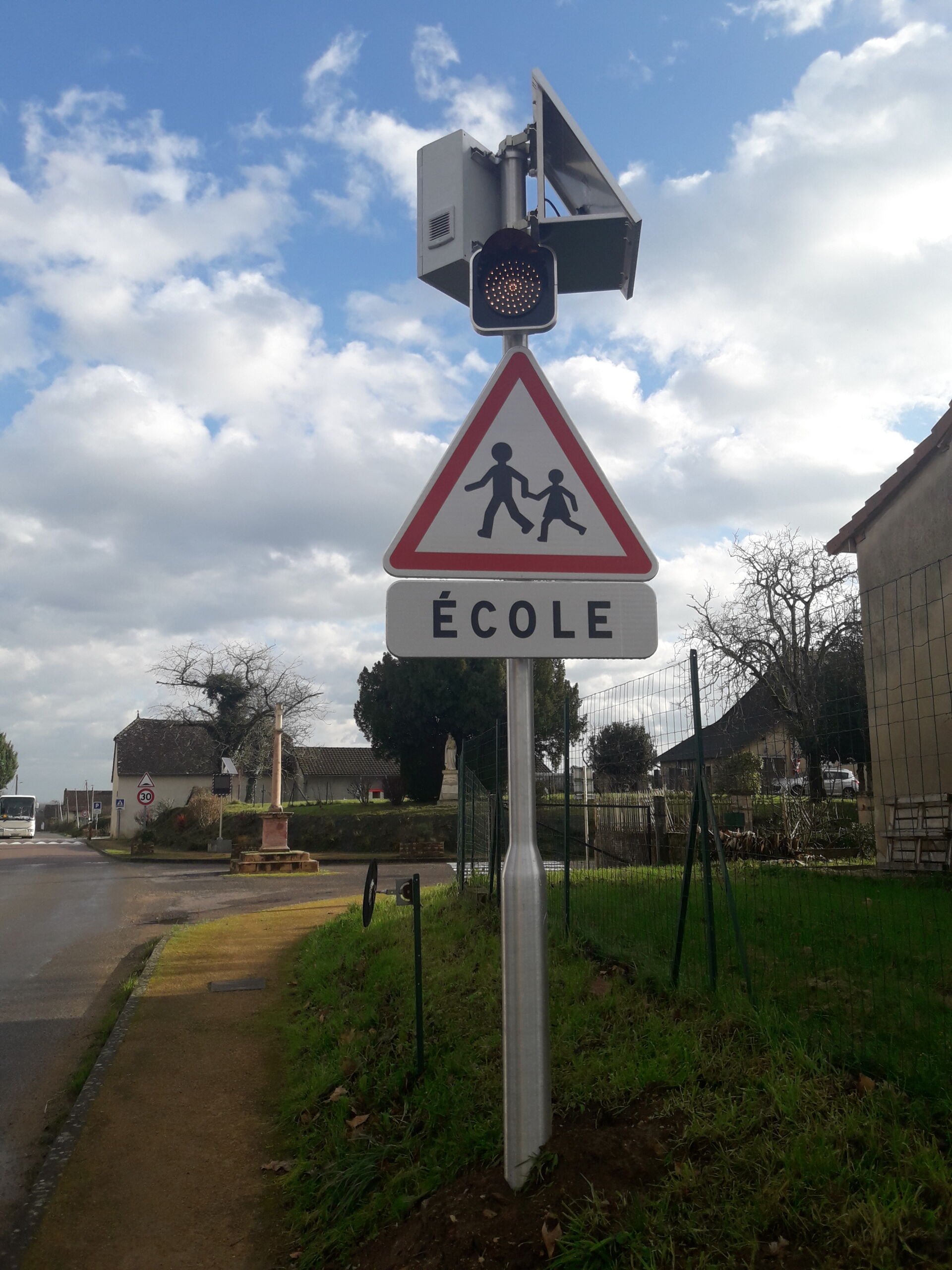 Sécurisation de l’arrêt de bus scolaire au bourg